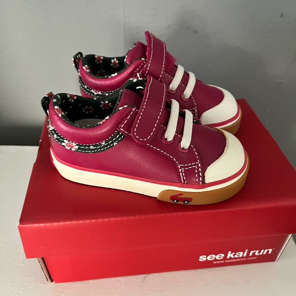 New with box. Toddler shoes size 5